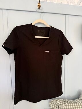 Figs Women’s Black V-Neck Short Sleeve Scrub Top